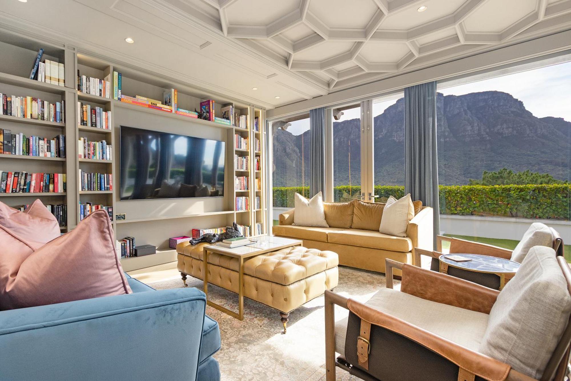 Calatrava House Villa *